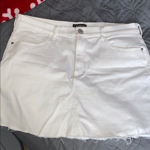 White denim skirt